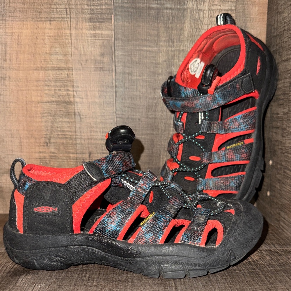 Keen Kids Red and Black Closed-Toe Outdoor Sandals- size 12